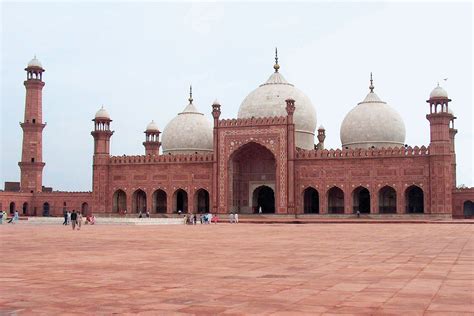 Faisal Mosque Enchanting Mughal Architecture and Spiritual Sanctuary!