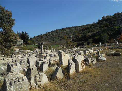 Judecca Cemetery:  En Mystisk Vandring genom Roms Historia!