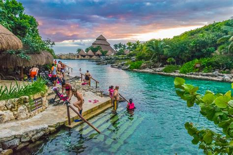 Parque Nacional Xcaret! Mystisk Mayahistoria och Blå Laguner