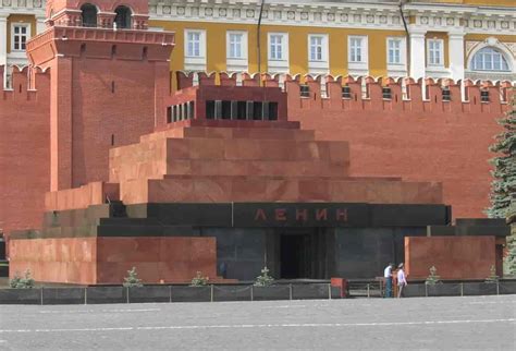  Vladimir Lenin Mausoleum: En ikonisk byggnad och ett historiskt mysterium!