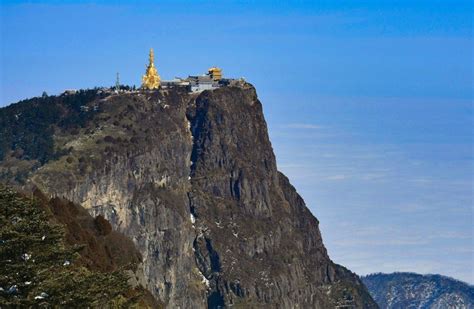 Zhapo Shan: En mystisk berg som bjuder på spektakulär utsikt!